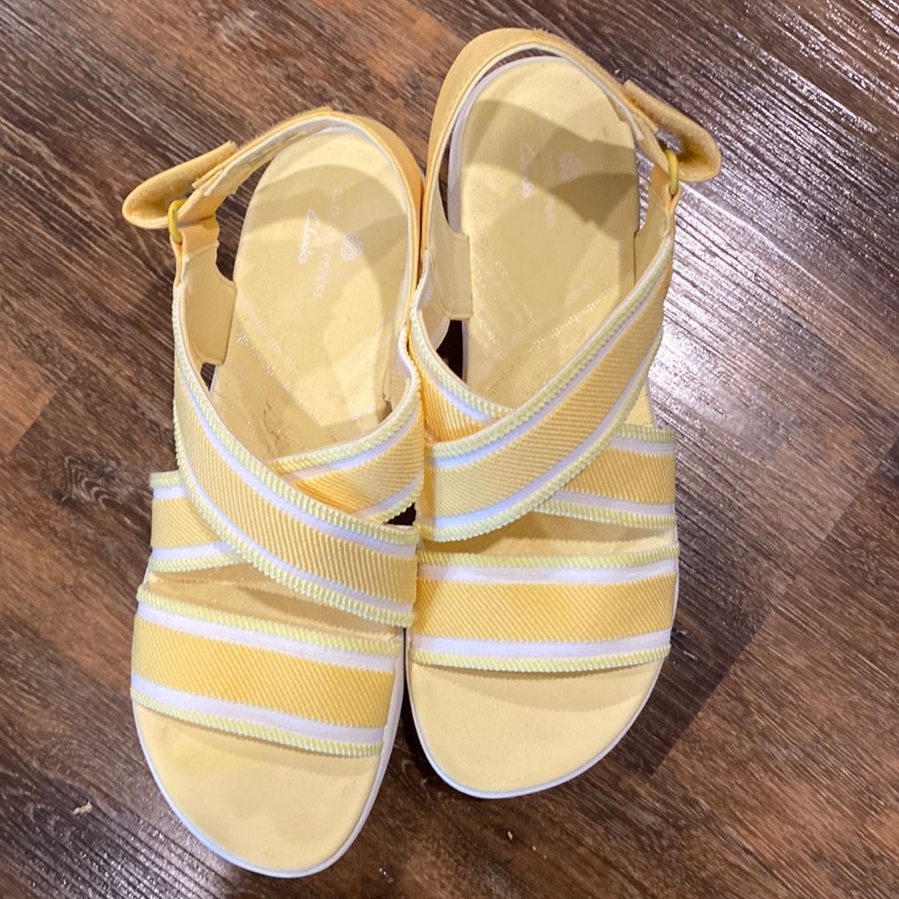 Cloudsteppers by Clark, size 9, Yellow sandals